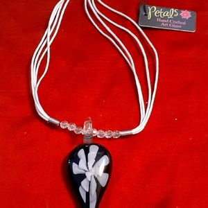 NWT petals glass necklace